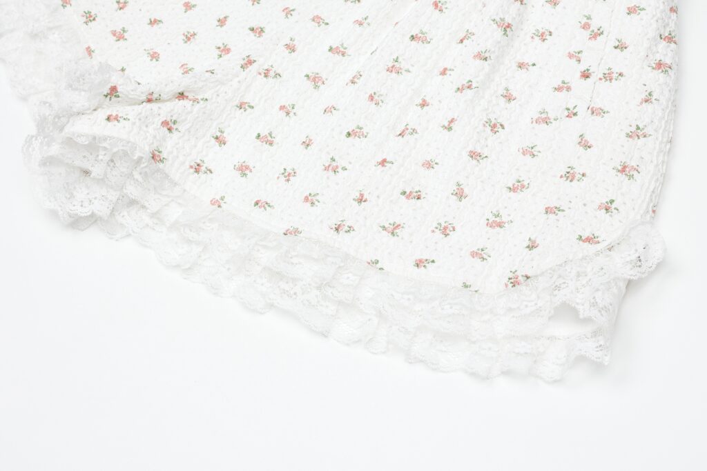 #94.2 Lace Trim Floral Shorts