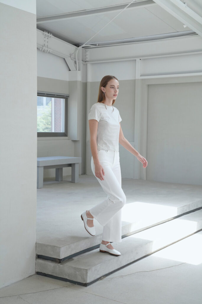 #118 White Wave Jeans
